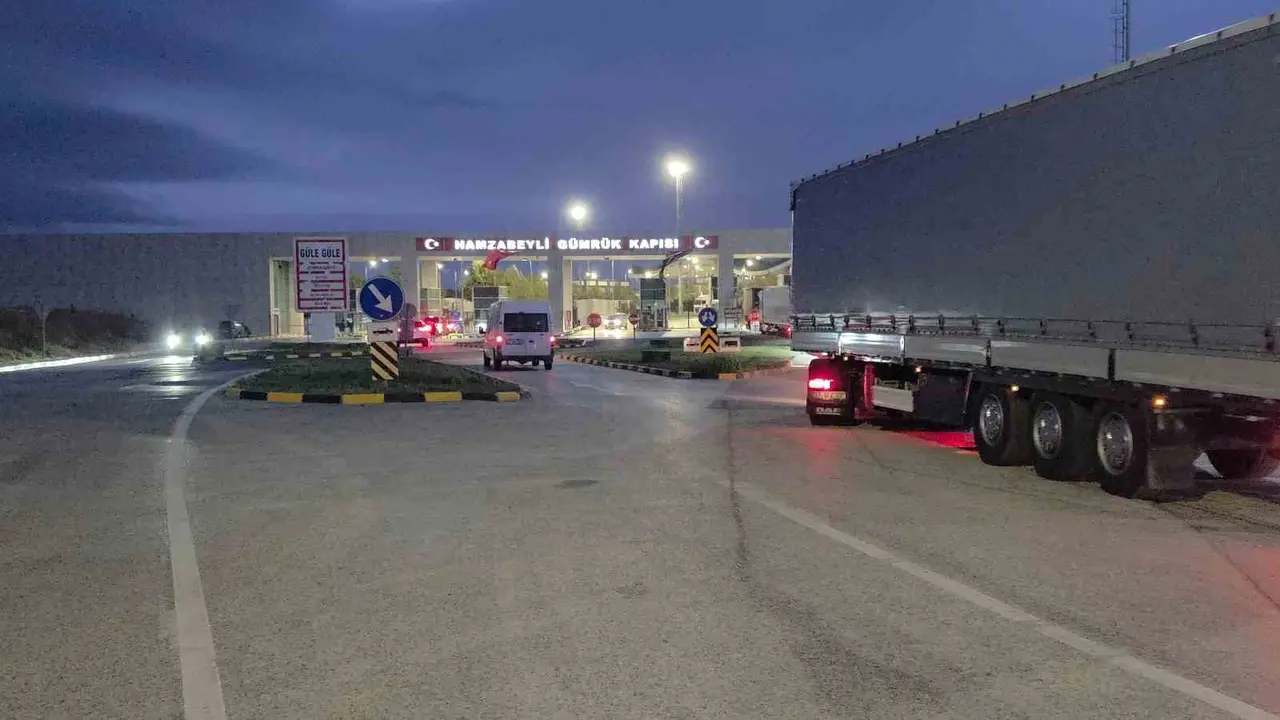 Hamzabeyli Gümrük Kapısı açıldı, tır çıkışlardı tekrar başladı