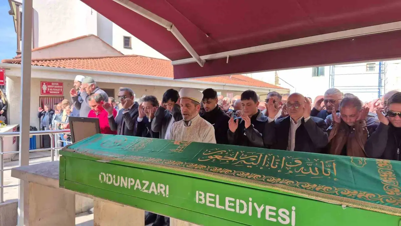 Muhtarlar Günü’nde hayatını kaybeden muhtar son yolculuğuna uğurlandı