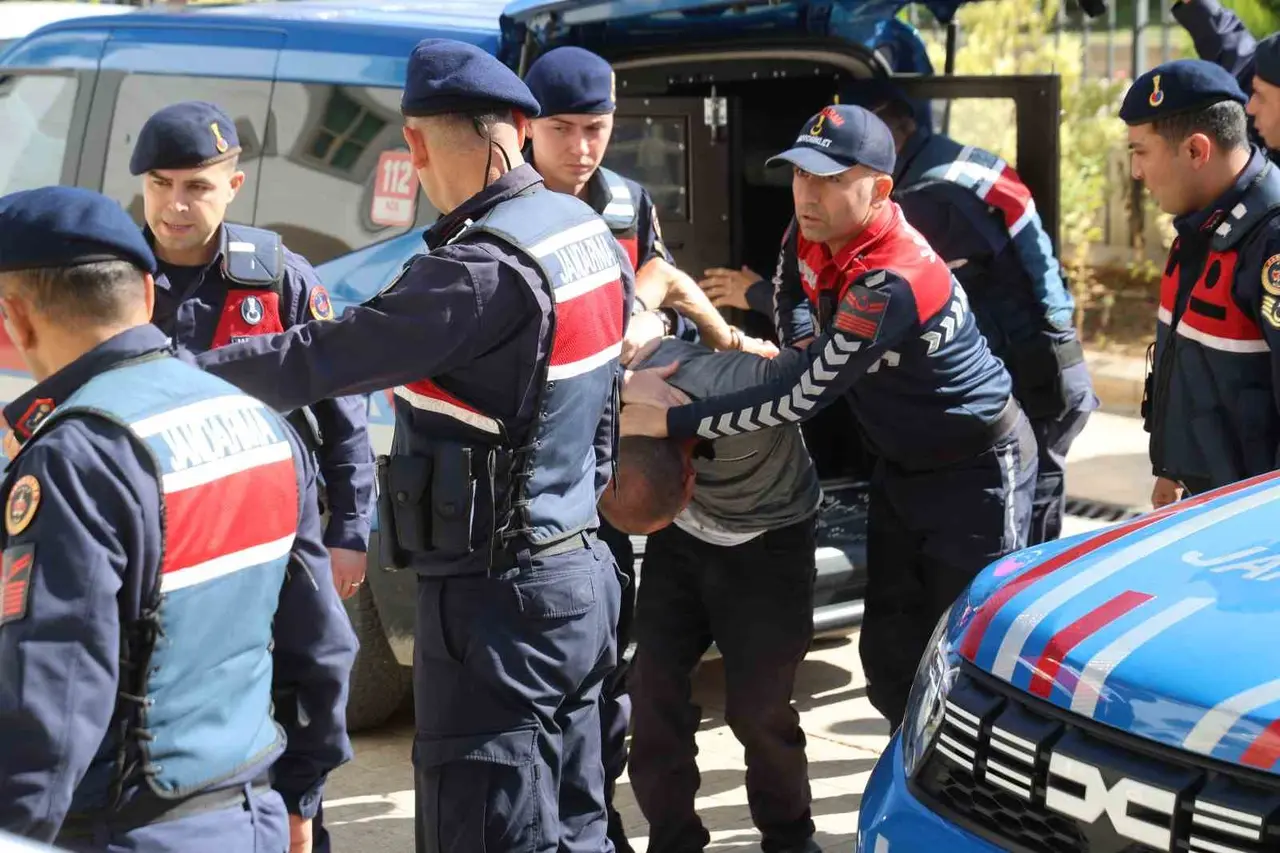 Genç kızı pompalı tüfekle öldüren şüpheli adliyeye sevk edildi