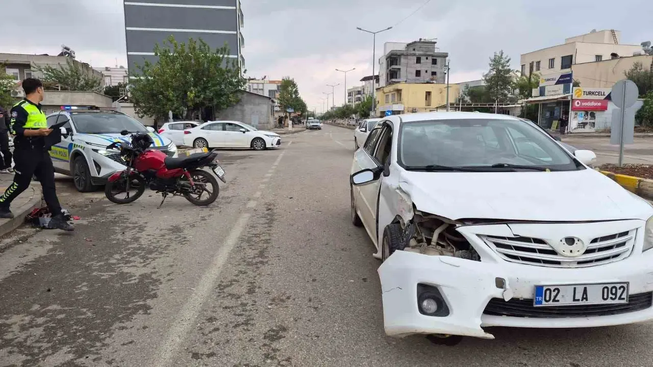 Adıyaman’da otomobil ile motosiklet çarpıştı: 1 yaralı