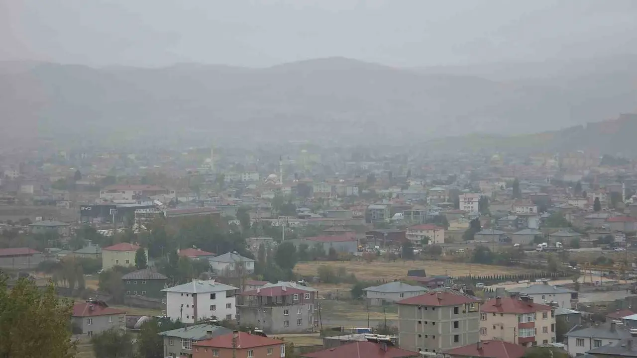 Van’da sis ve yağmur etkili oldu