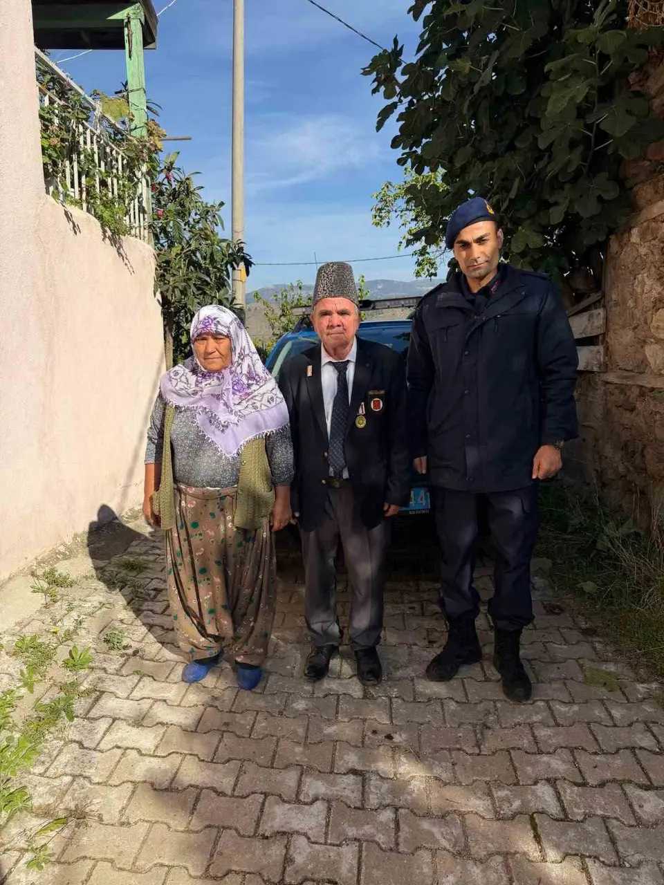 Jandarma gazileri yalnız bırakmadı