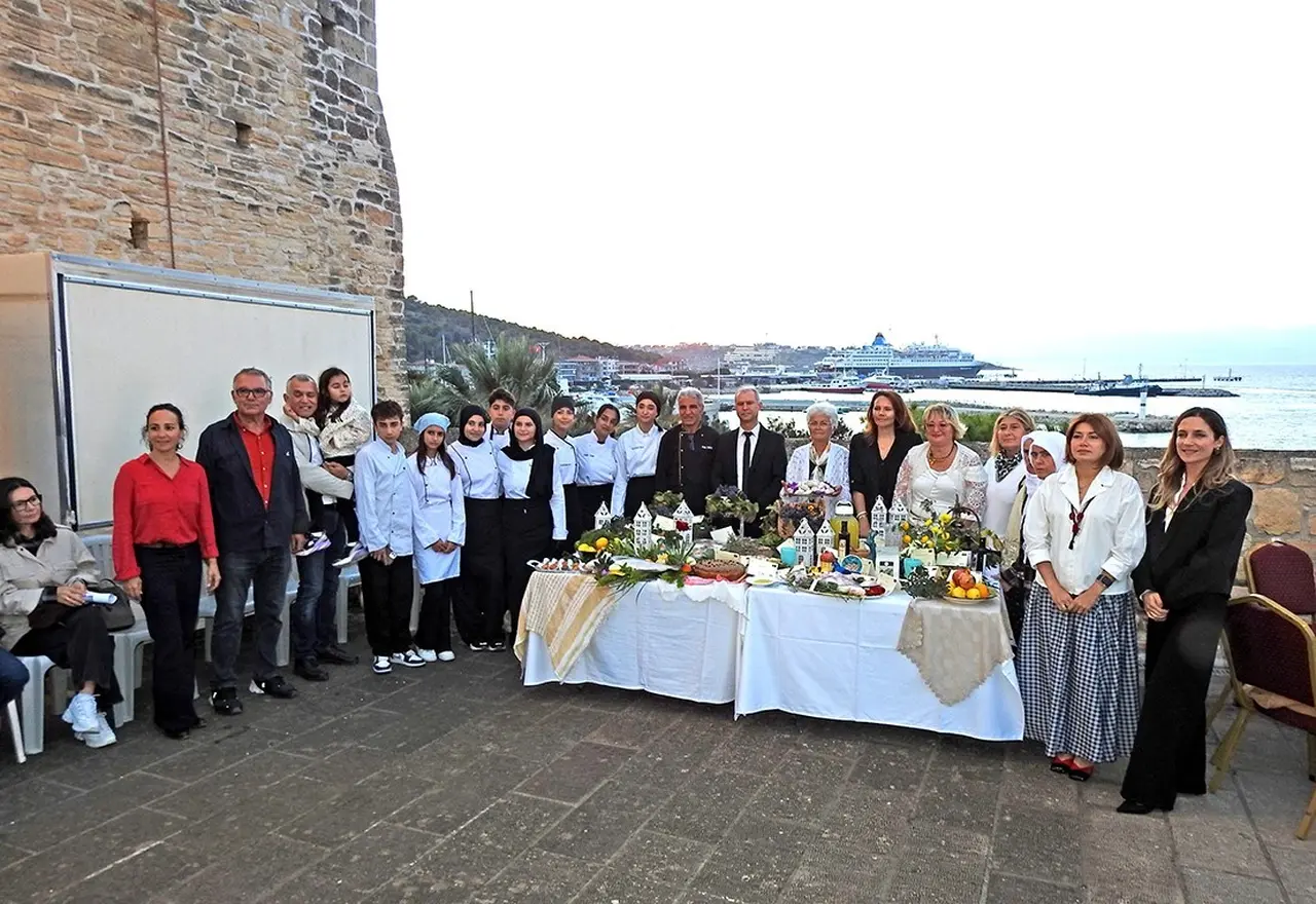 Çeşmeli öğrenciler, tarihî lezzetleri Kültür Sofrası’na taşıdı