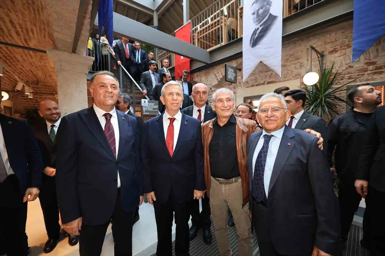 Başkan Büyükkılıç İstanbul’da Şehir Araştırmaları Merkezi açılışına katıldı