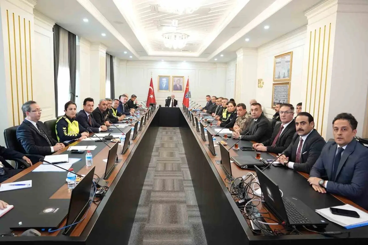 Ankara Emniyet Müdürlüğü, Cumhuriyet Bayramı ve Türk Devletleri Teşkilatı Zirvesi için güvenlik toplantısı gerçekleştirdi
