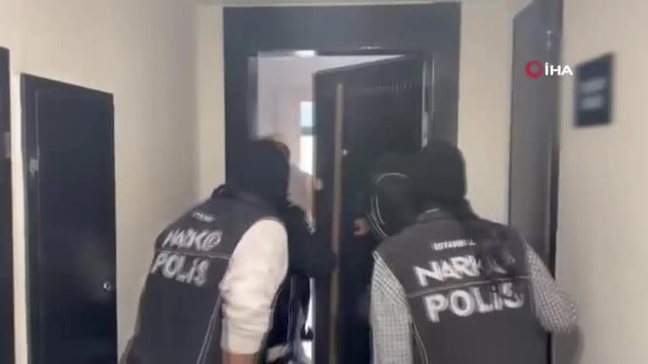 İstanbul’da uluslararası bültenle aranan 2 şüpheli yakalandı