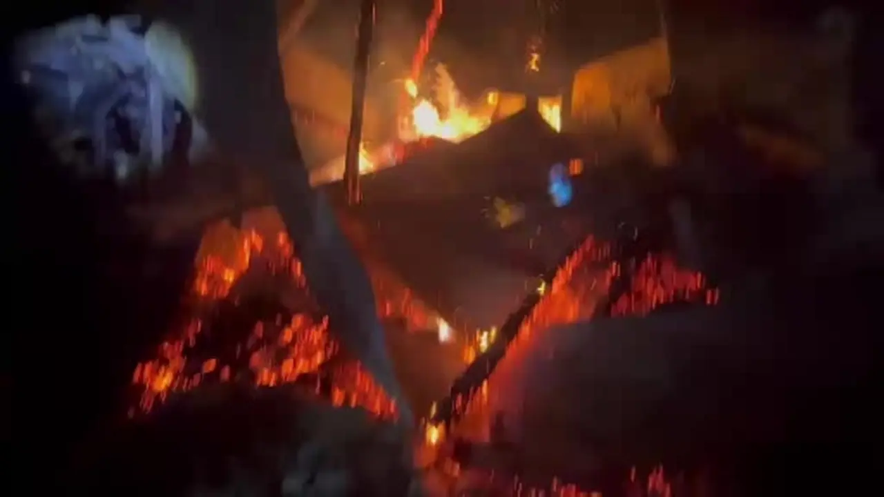 Osmaniye’de samanlık yangını itfaiye ekiplerince söndürüldü
