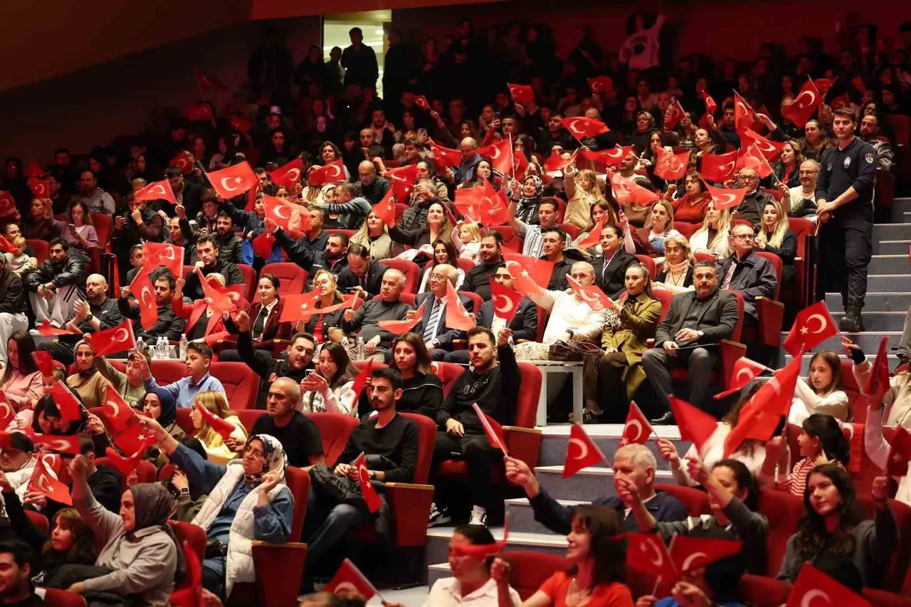 Şile’de 29 Ekim coşkusu Cumhuriyet Bayramı korteji ve Tuğba Yurt konseriyle yaşandı