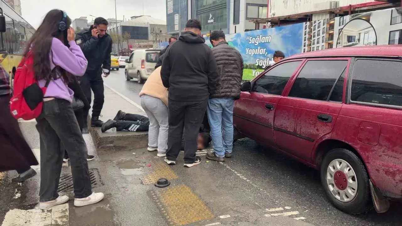 Sultangazi’de yaya geçidinde otomobilin çarptığı kadın yaralandı