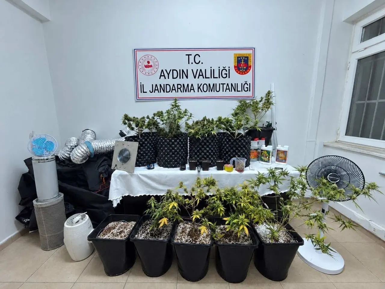 Kuşadası’nda uyuşturucu operasyonu