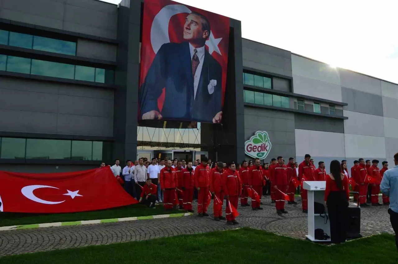 Gedik Piliç’te Cumhuriyet’in 103. yaşı coşkuyla kutlandı