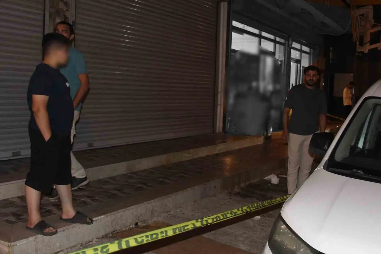 Adana’da 16 yaşındaki çocuk iş yerinde başından vuruldu
