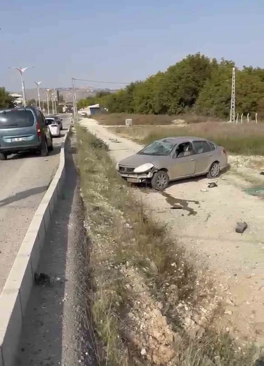 Elazığ’da otomobil araziye uçtu: 1 yaralı