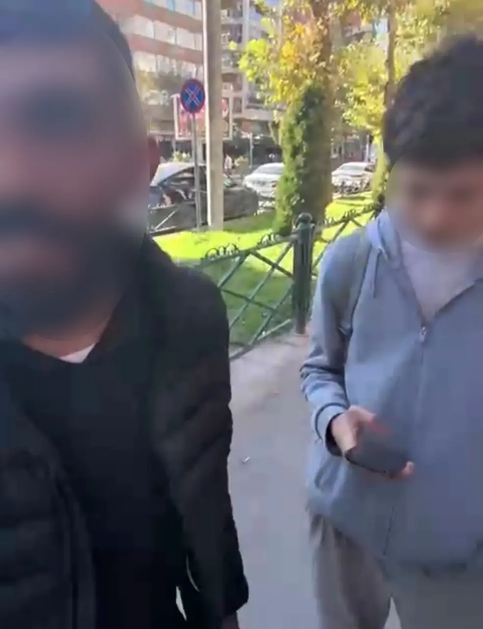 Tespih sattığını iddia ederek öğrenciden para talep eden şahıs kamerada