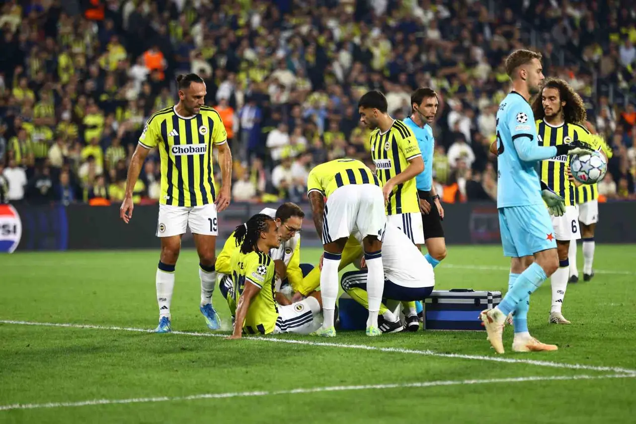 Nathan Ake, maça devam edemedi