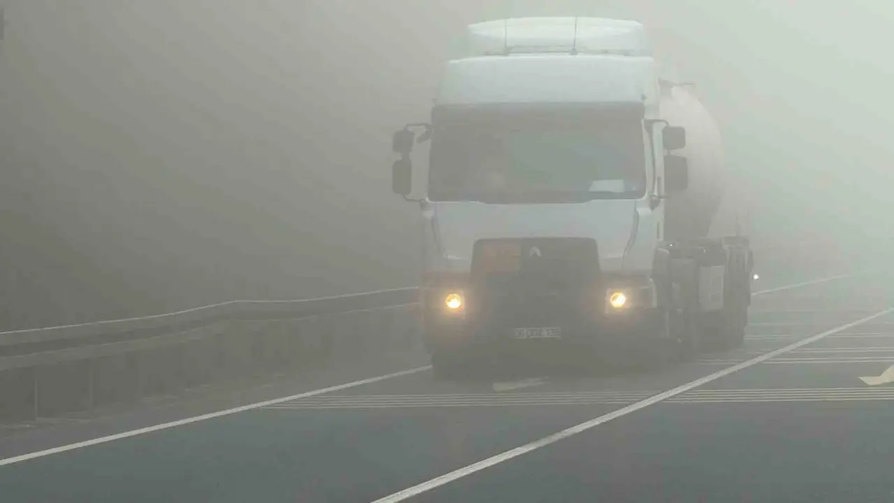 Bolu Dağı’nda sis etkili oldu, görüş mesafesi azaldı