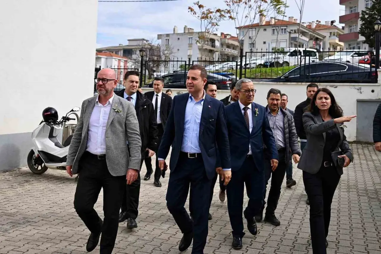Ahmet Akın Ayvalık’ta halkın sesine kulak verdi