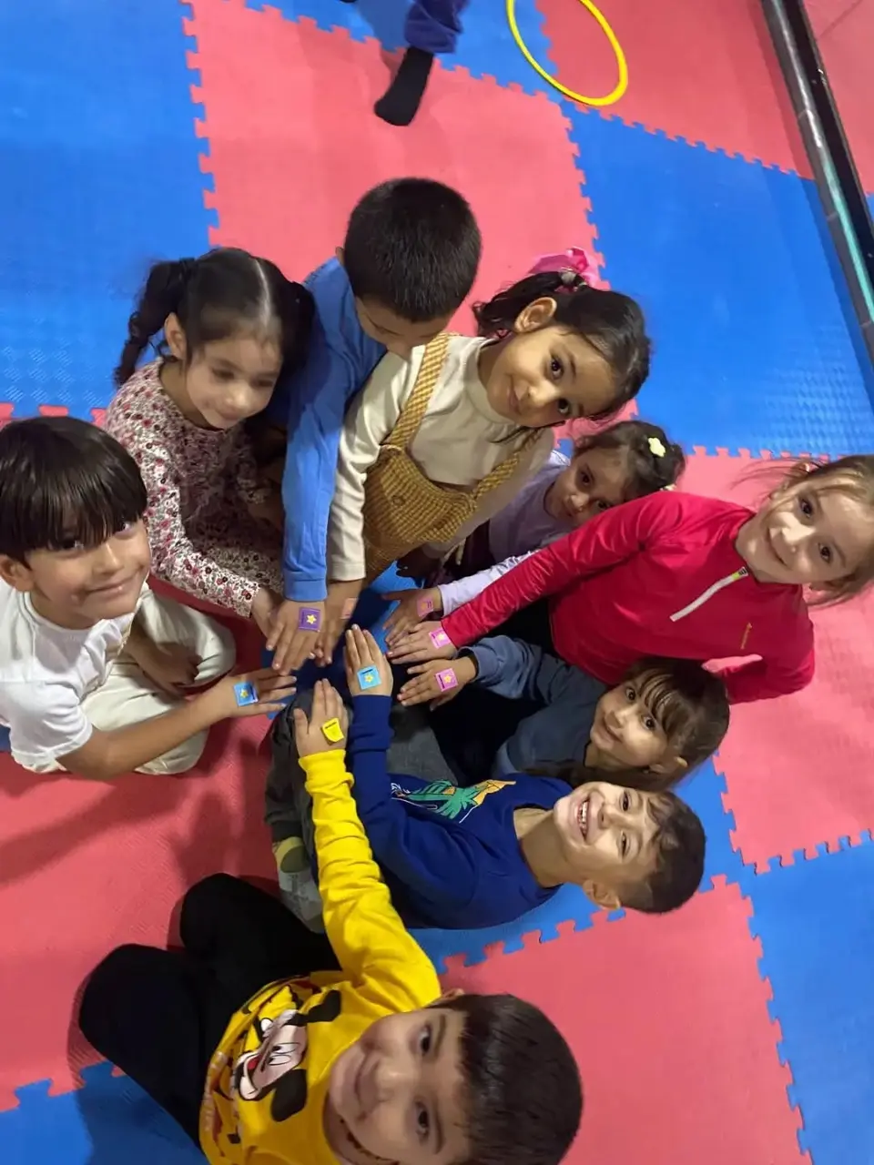 Germencik’te minikler hem eğleniyor hem spor yapıyor
