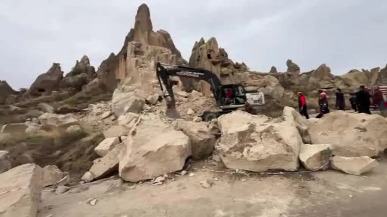 Kapadokya’da peribacası yıkıldı: Ölü ve yaralılar var