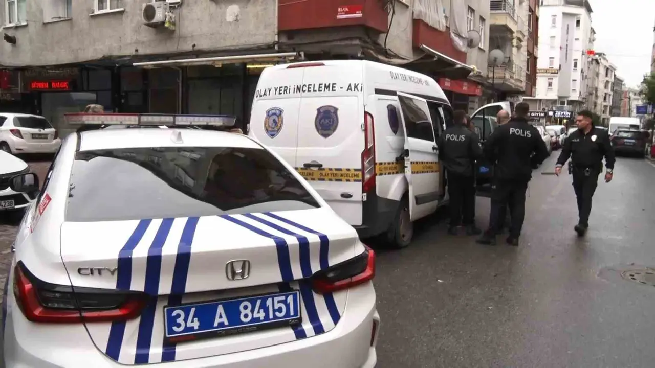Zeytinburnu’nda esnaf ile haraç şüphelisi arasında silahlı kovalamaca