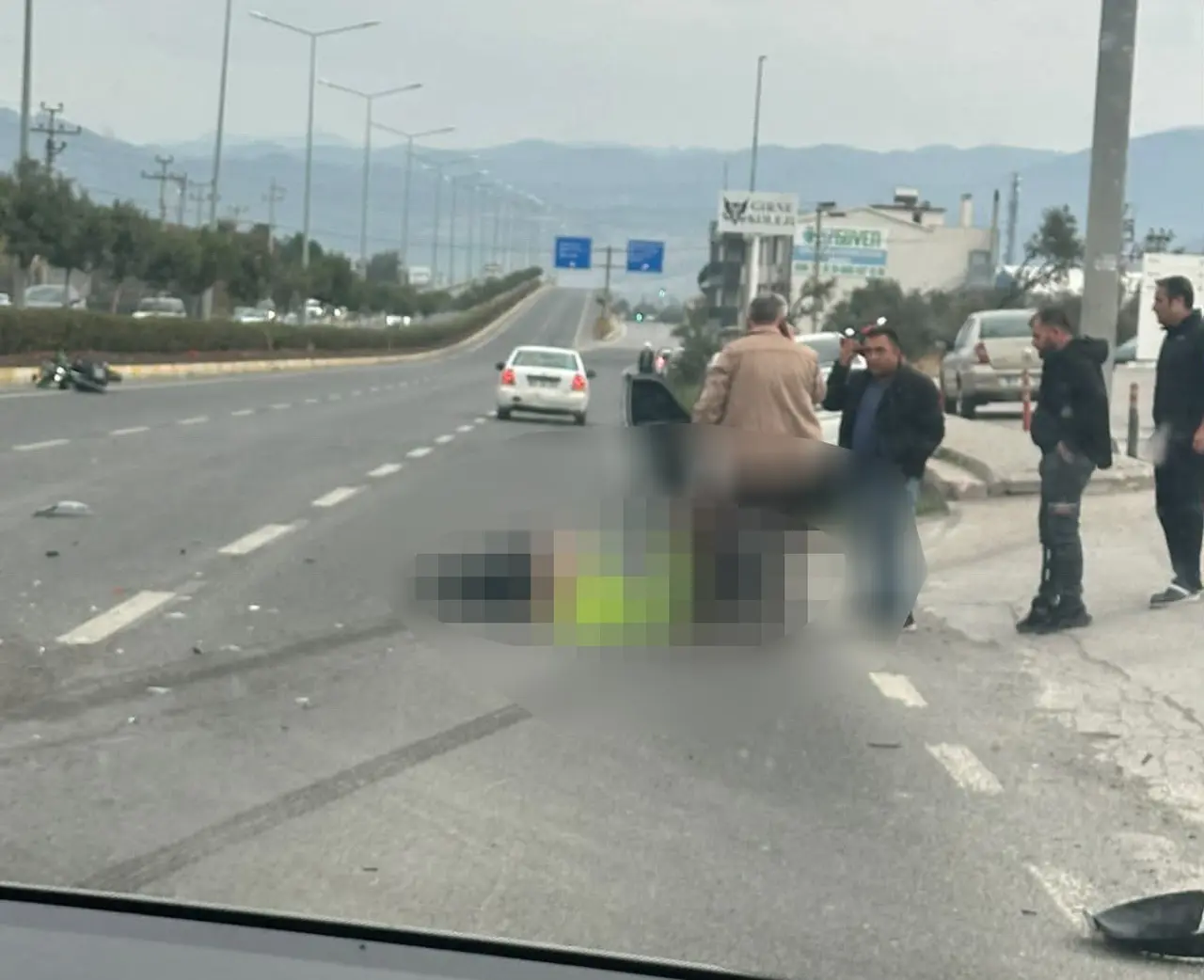 Balıkesir’de otomobil ile çarpışan motosikletli hayatını kaybetti