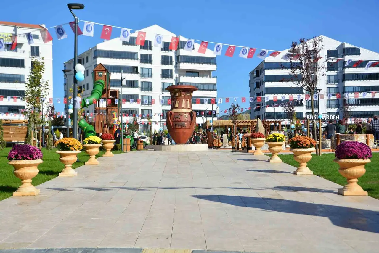 Bu park çocukları tarihte yolculuğa çıkartıyor