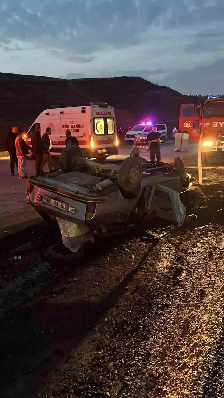Takla atan otomobil hurdaya döndü: Sürücü kazadan yara almadan kurtuldu