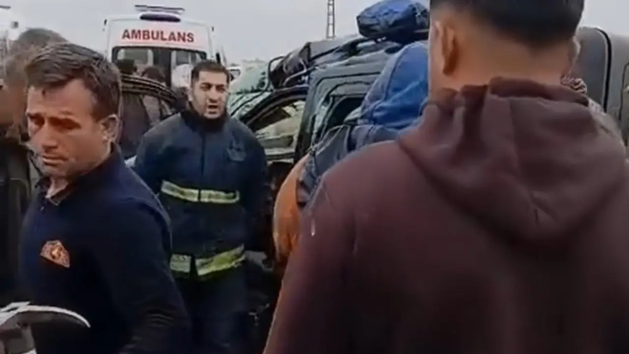 Van’da tırla hafif ticari araç çarpıştı: 2 yaralı