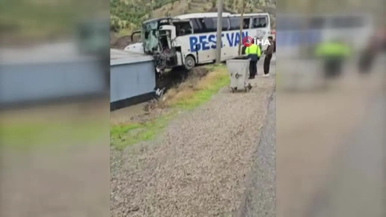 Şırnak’ta otobüs ile tır çarpıştı: 15 yaralı