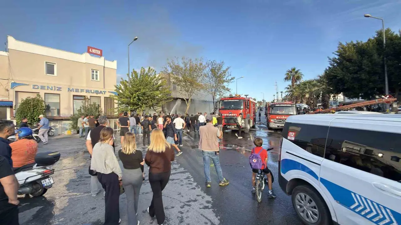 Bodrum’da alev topuna dönen depo 15 dakikada kül oldu