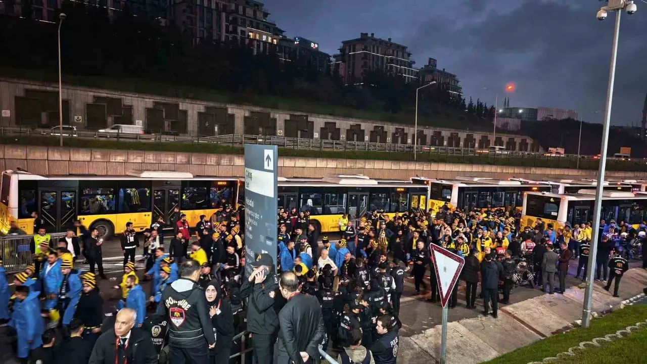Fenerbahçe taraftarları, RAMS Park’a geldi