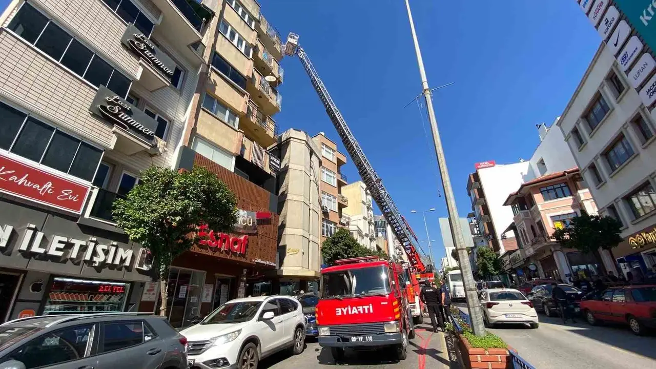 Dürümcünün bacasında çıkan yangın panikletti