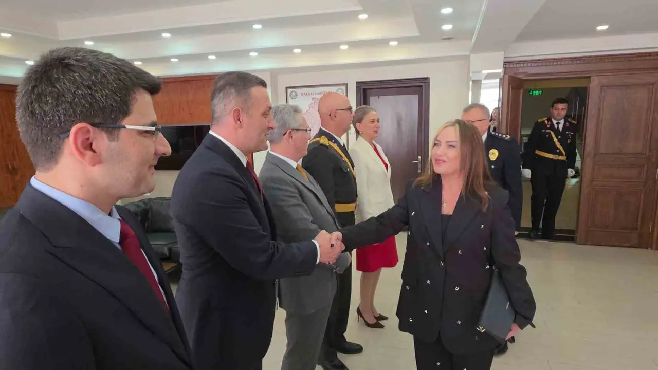 Nazilli’de sokaklar kırmızı beyaza büründü