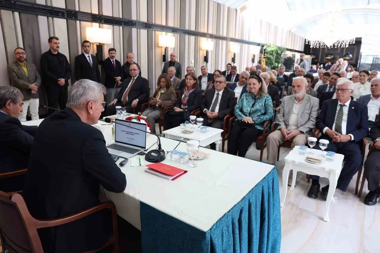 Bakan Memişoğlu: "Türkiye’de 13 ile 17 yaş arasındaki nüfusun yüzde 30’u sigara kullanıyor"
