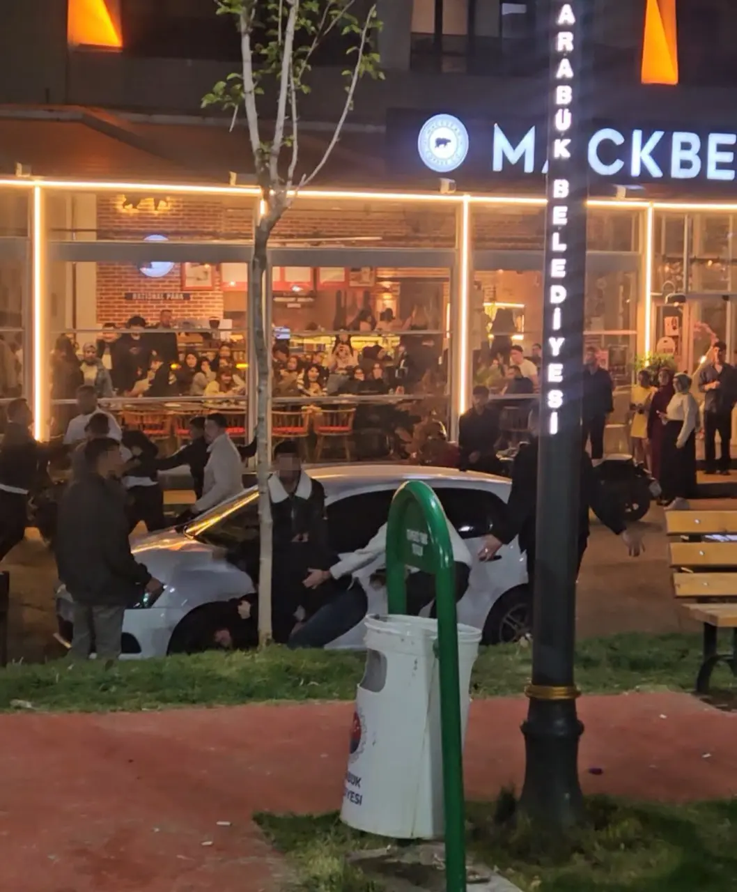 Karabük’te tekmeli yumruklu kavga: 1 yaralı