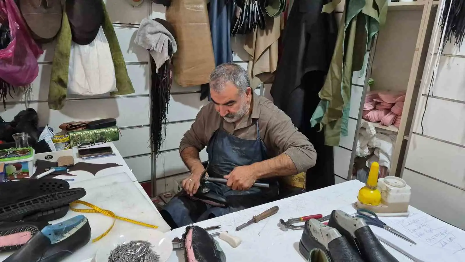 Yozgatlı kunduracı Ali Şahin: "Amacımız sanatımızı yaşatmak"