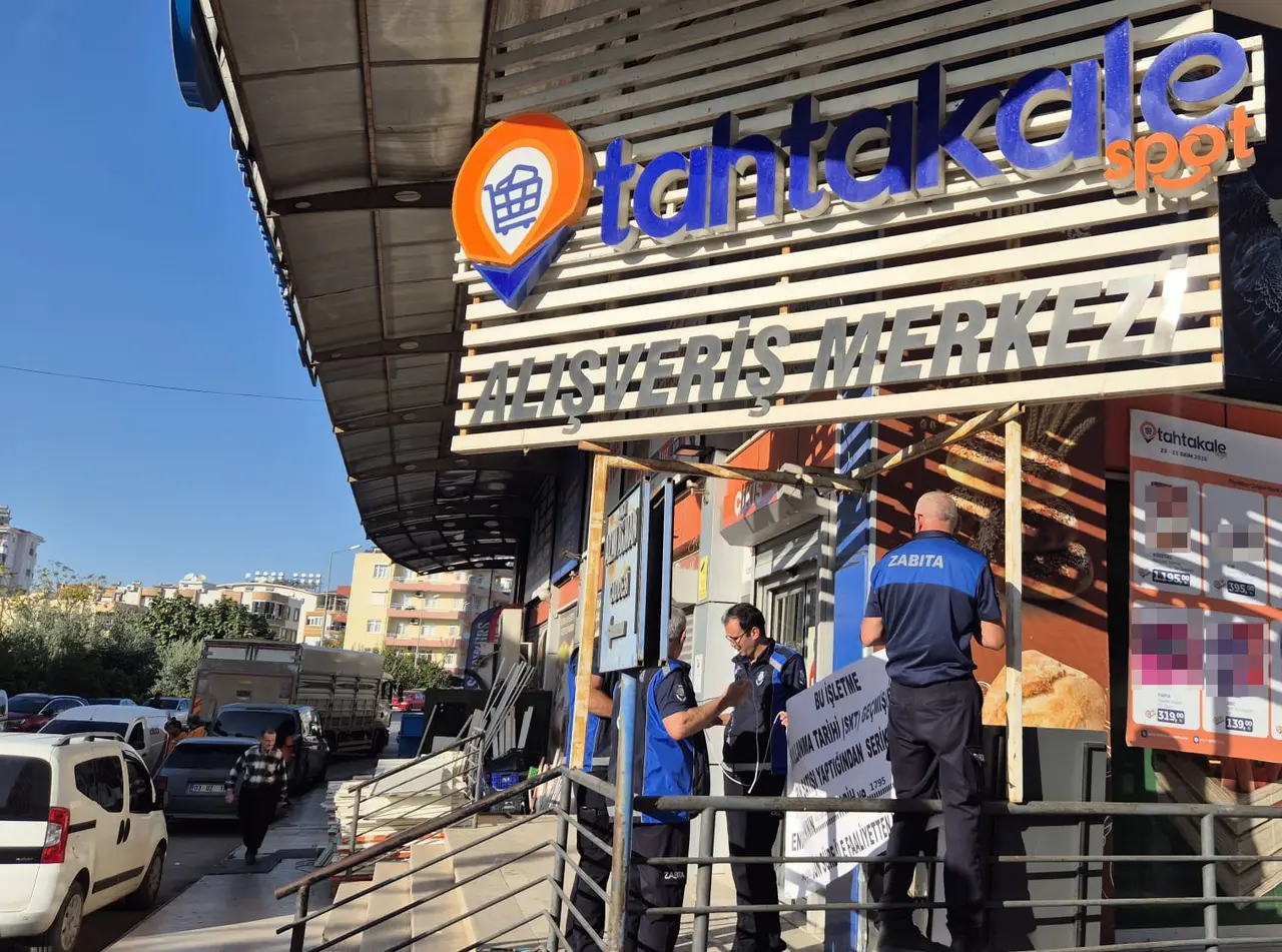 Antalya’da son kullanma tarihi geçmiş ürün satan market mühürlendi