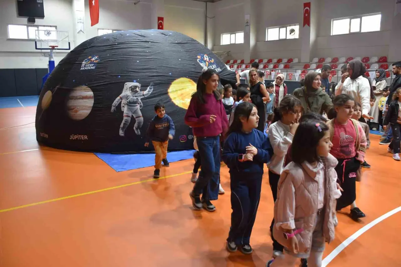 Siverek’te çocuklar uzay ve sanal gerçeklikle buluştu
