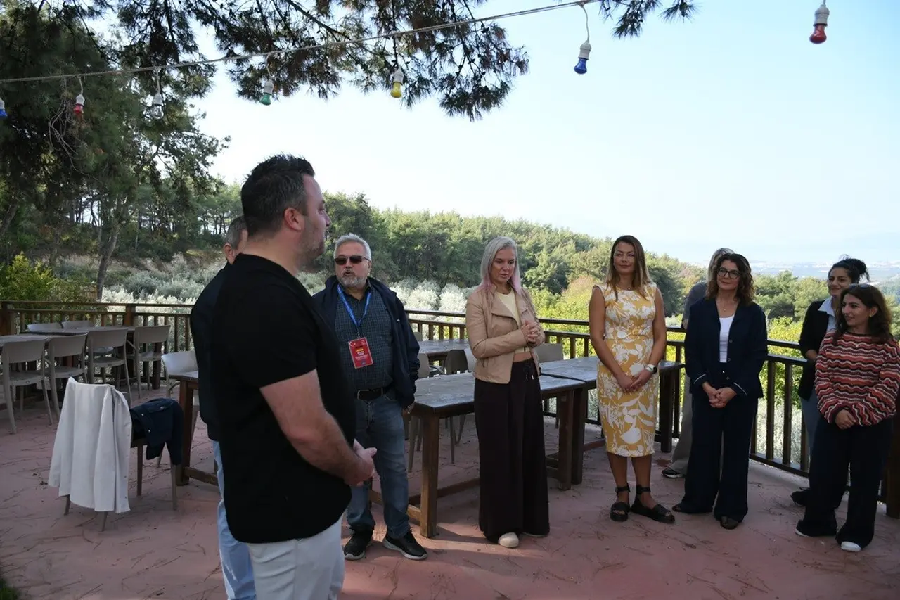 Kuşadası’nda kardeş şehir heyetleri kahvaltıda bir araya geldi