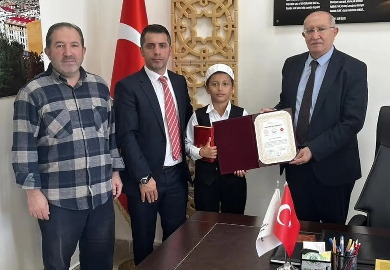 Bayburt’ta örgün eğitimle birlikte hafızlık programı 154’üncü mezununu verdi