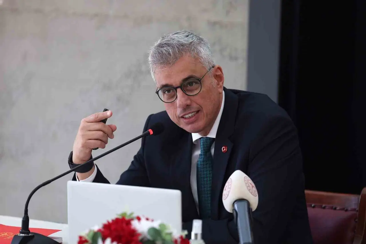 Bakan Memişoğlu: "Türkiye’de 13 ile 17 yaş arasındaki nüfusun yüzde 30’u sigara kullanıyor"