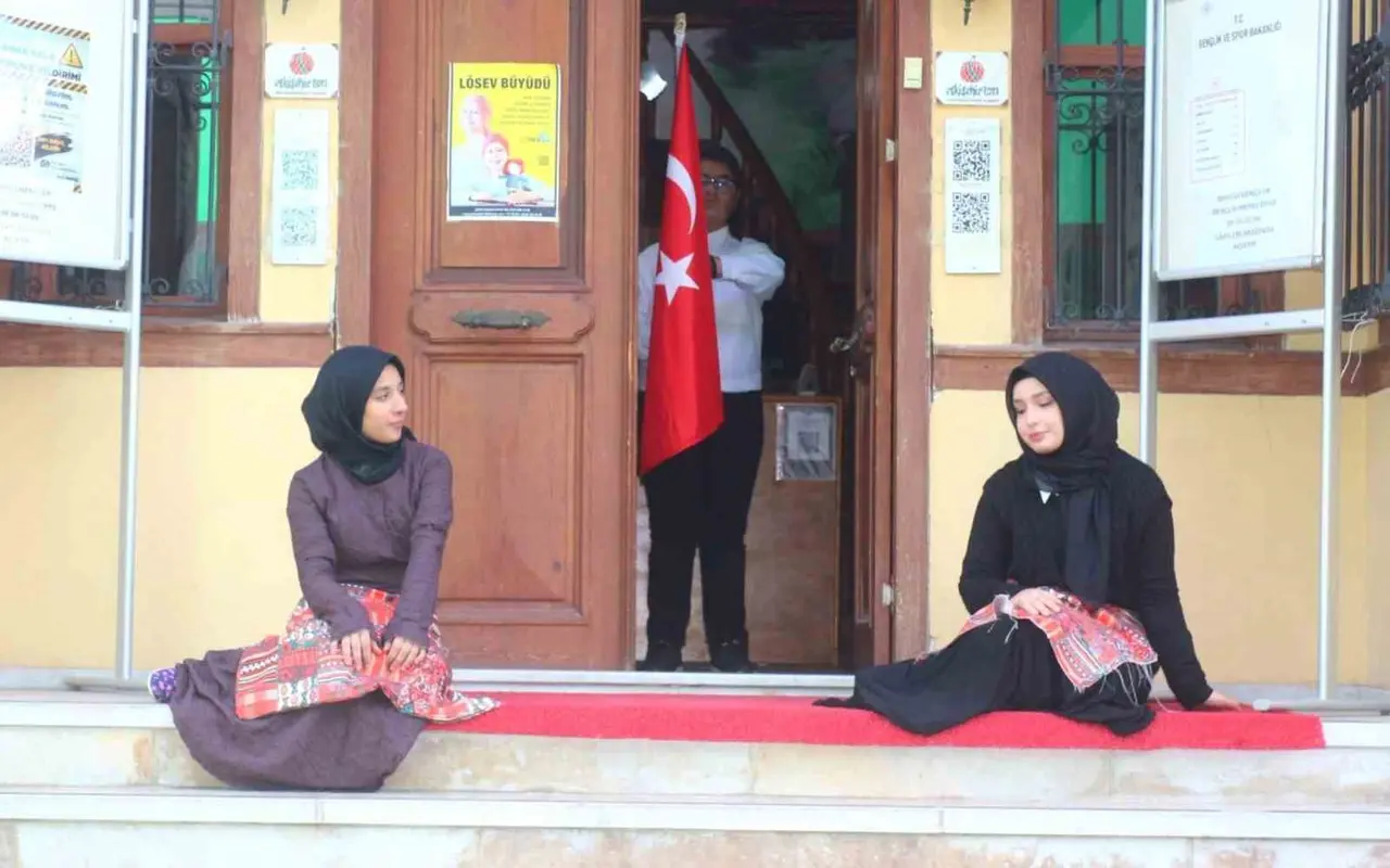 Eskişehir’de Cumhuriyet coşkusu Gençlik Tiyatrosuyla sahneye taşındı