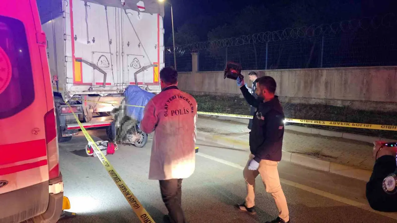 Feci kazada motokurye hayatını kaybetti