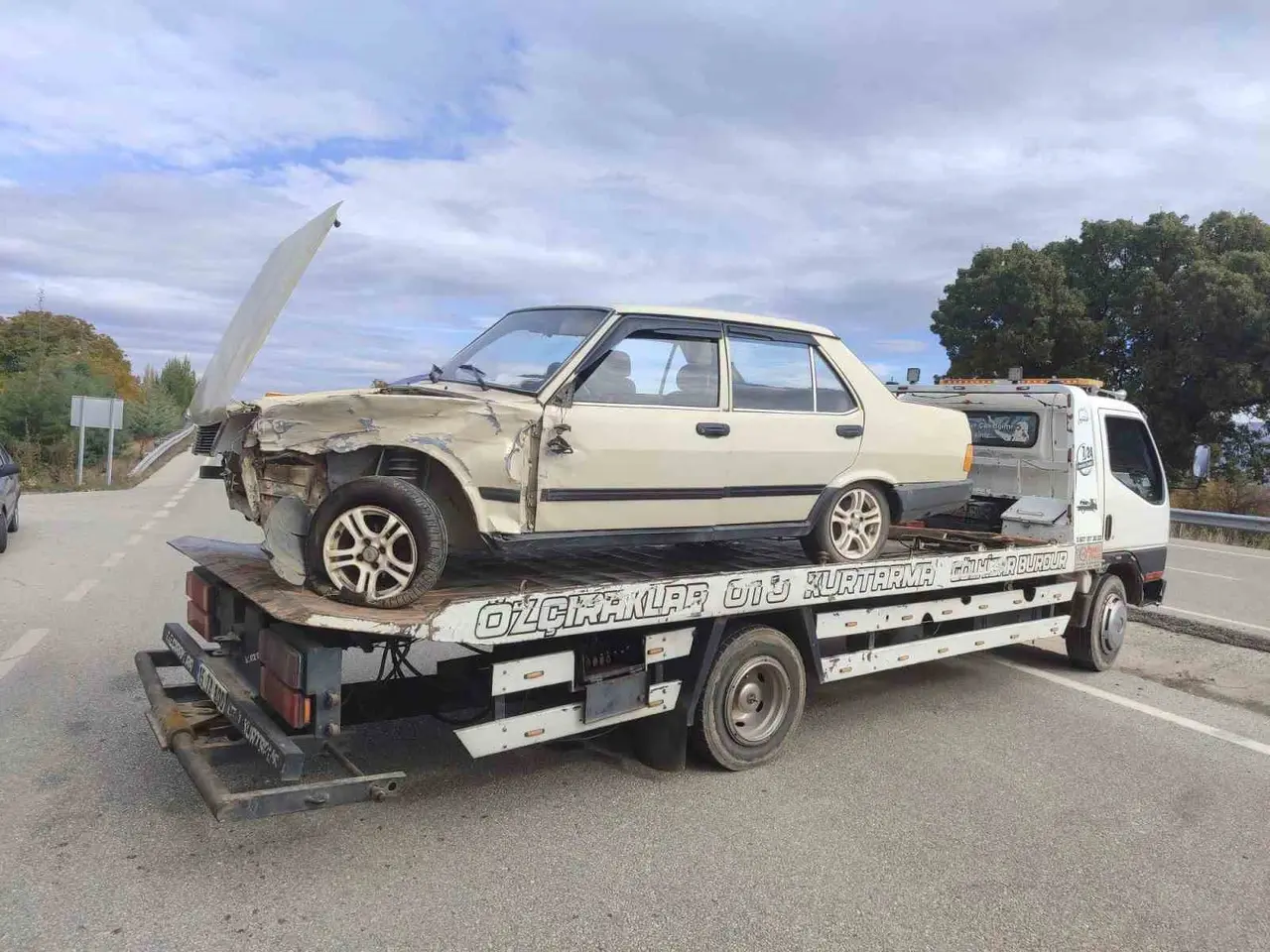 Burdur’da iki otomobil çarpıştı: 2 yaralı