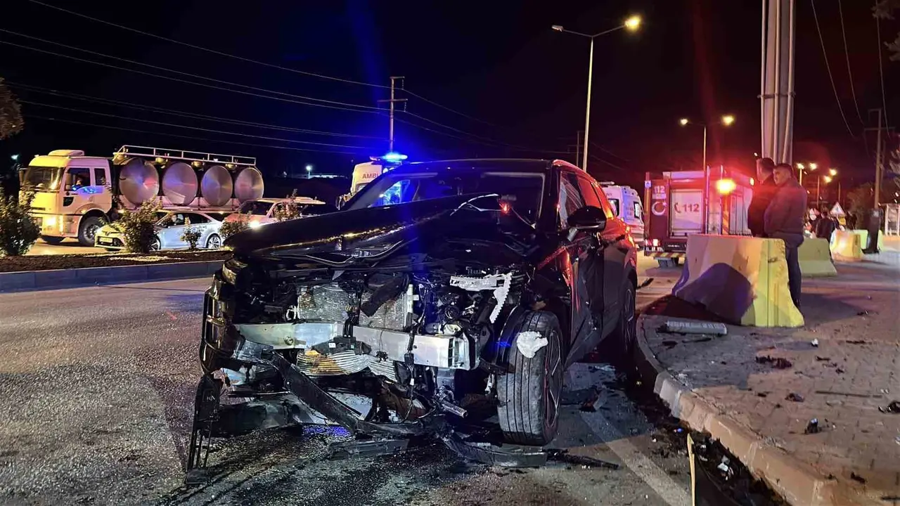 Alkollü sürücü ortalığı savaş alanına çevirdi: 3 yaralı