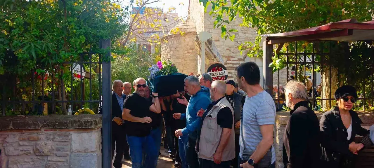 Aliağa eski Belediye Başkanı Ali Ayhan Bayrak son yolculuğuna uğurlandı