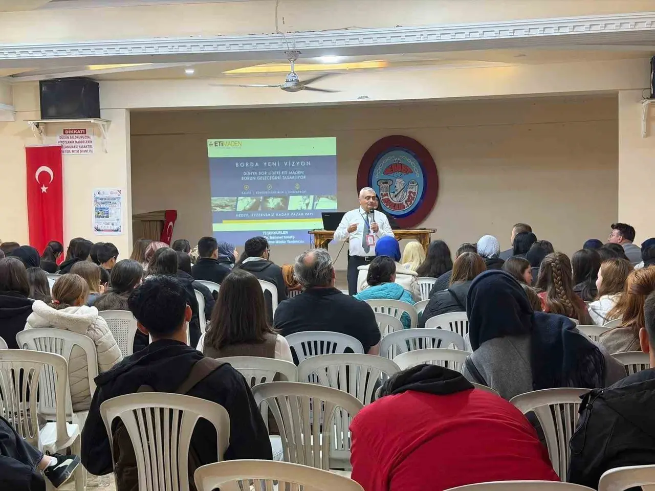 Emetli öğrenciler borun geleceğini bilimle keşfetti