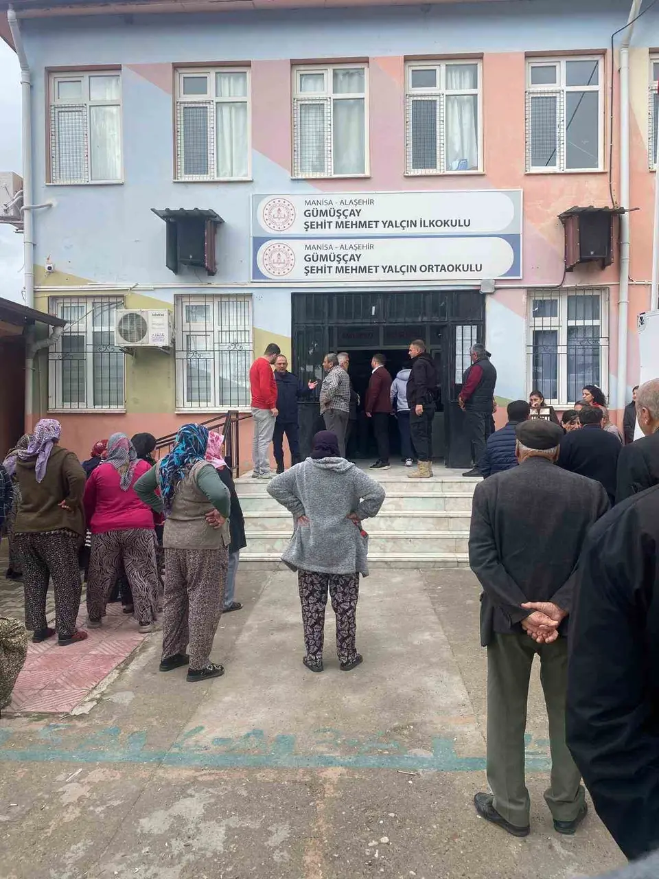 Okulda baygın bulunan 57 yaşındaki hizmetli hayatını kaybetti