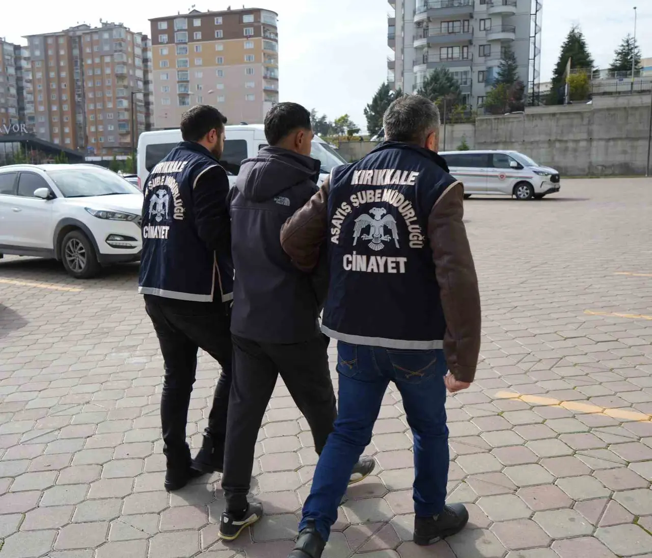 Babasını ekmek bıçağıyla öldüren cinayet zanlısı tutuklandı