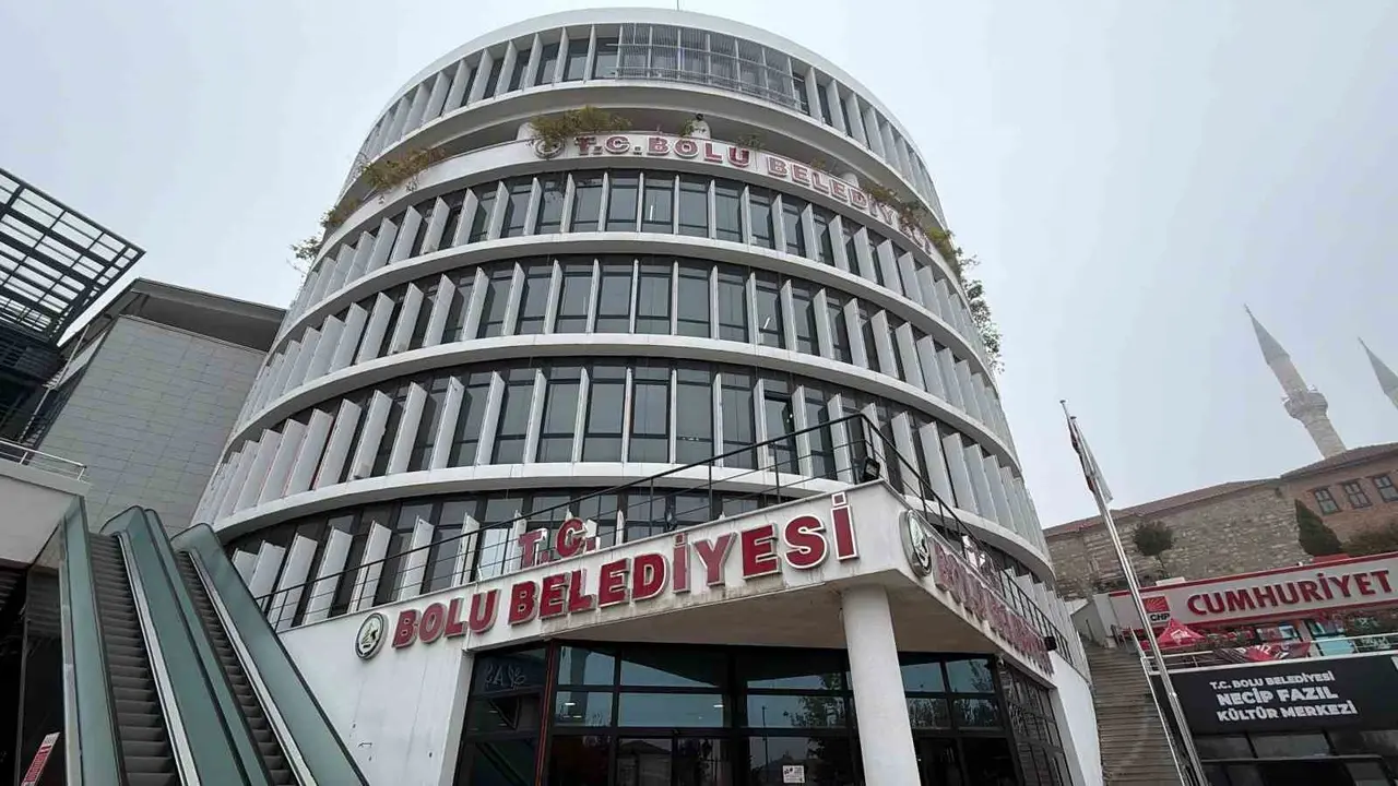 Bolu Belediyesi’ne şafak operasyonu: 4 gözaltı